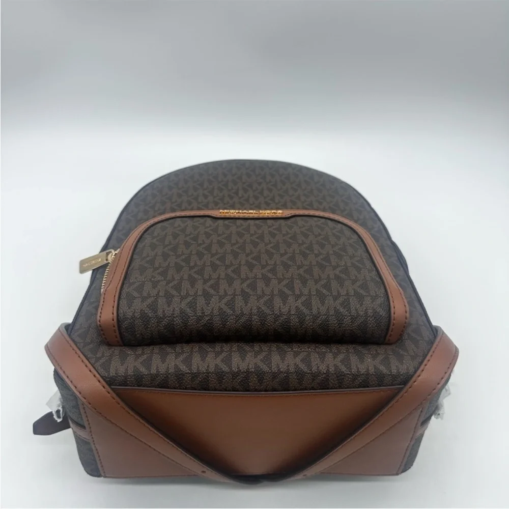 Michael Kors Medium Jaycee Zip Packet
Backpack Brown - Picture 12 of 14